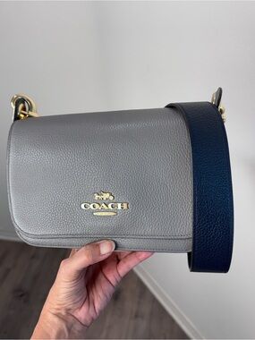 Coach Small Jes Messenger Like New